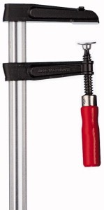 BESSEY Temperguss-Schraubknecht TKPN150BE mit Holzgriff
Spannweite 1.500 mm/Ausladung 120 mm/Schiene 35x11 mm