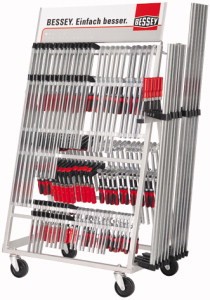 BESSEY Zwingenwagen ZW2-A99-2K bestückt mit 50 Zwingen mit 2K-Griff
10x TG20-2K/10x TG25-2K/5x TG30-2K/5x TG40-2K/5x TGK60-2K/
3x TGK80-2K/2x TGK100-2K/2x TGK125-2K/2x TGK150-2K/2x TGK200-2K/
2x GZ20-2K/2x GZ25-2K