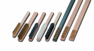 Handbürsten 350x22x12 mm
Kunststoffkörper PE weiß
4 x 11/12 rhg. MES gew. 0,35 mm