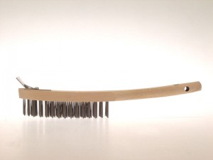 LESSMANN Handbürste mit Holzkörper 4x15-Reihig STA Stahldrat glatt 0,35 
Länge 290 mm/Breite 33 mm/Besatz 130 mm/Höhe 25 mm/inkl. Schaber (Stahl rostfrei)