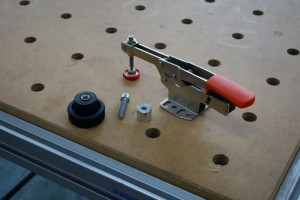 BESSEY STC-Zubehör-Set für MFT bestehend aus: 
1 x Zylinderschraube DIN 912 M 8 x 35 / 1 x Steckbolzen D 20 x 17 / 1 x Rändelmutter M 8