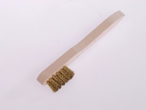 LESSMANN Zündkerzenbürsten mit Holzkörper 3x5/6-Reihig MES Messingdraht gewellt 0,15 / PP
Länge 150 mm/Breite 15 mm/Besatz 40 mm/ Höhe 15 mm (Preis auf Anfrage)
