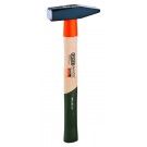 PICARD Schlosserhammer SecuTec® mit gehärteter Stielschutzhülse aus Stahl, mit doppelt geschweiftem Hickorystiel. Sichere Verbindung von geschmiedetem Hammerkopf und Stiel durch Keilschraube. Höchste Abzugswerte ohne weitere Anbauteile. Nr. 12 HS, 400 gr.